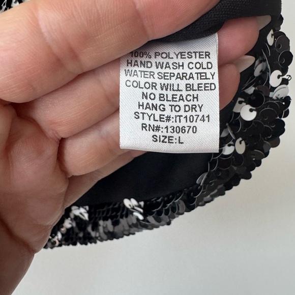 Gilbert Black & White Transforming Sequin Top – Size Large - Picture 15 of 16